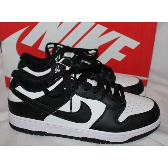 NIKE WOMEN'S SB DUNK LOW PRO BLACK WHITE SNEAKERS NIB - Picture 1 of 7